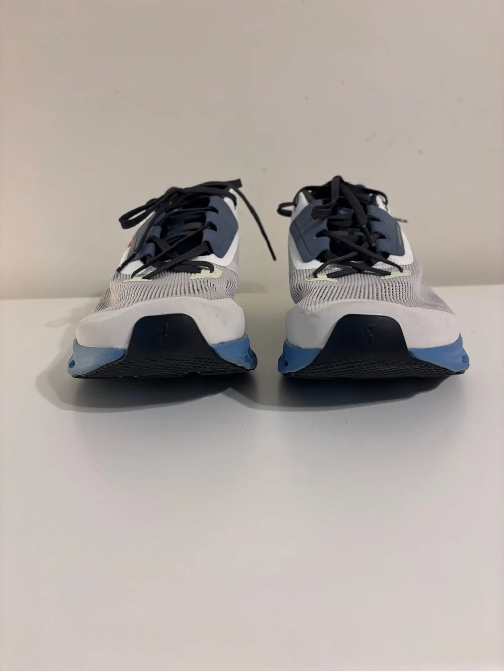 On Cloudstratus Men’s Running Shoes Frost Niagara Blue White Size 9.5